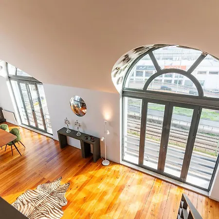 Luxurious Loft - River View 아파트 *