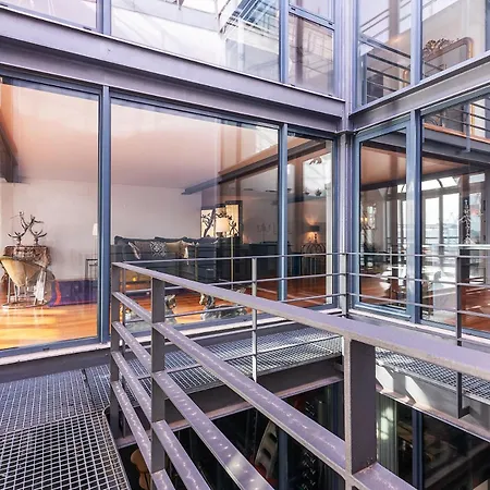 Luxurious Loft - River View 아파트