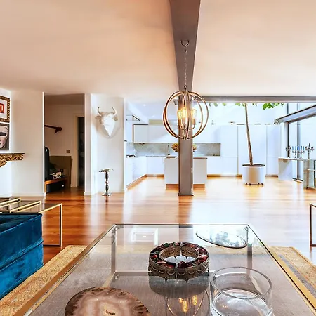 Luxurious Loft - River View 아파트
